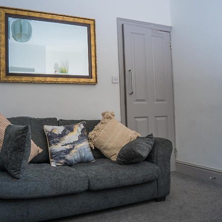 The Highfield Villa, 5 Bedrooms, Northampton Centre, Sleeps 10 Экстерьер фото