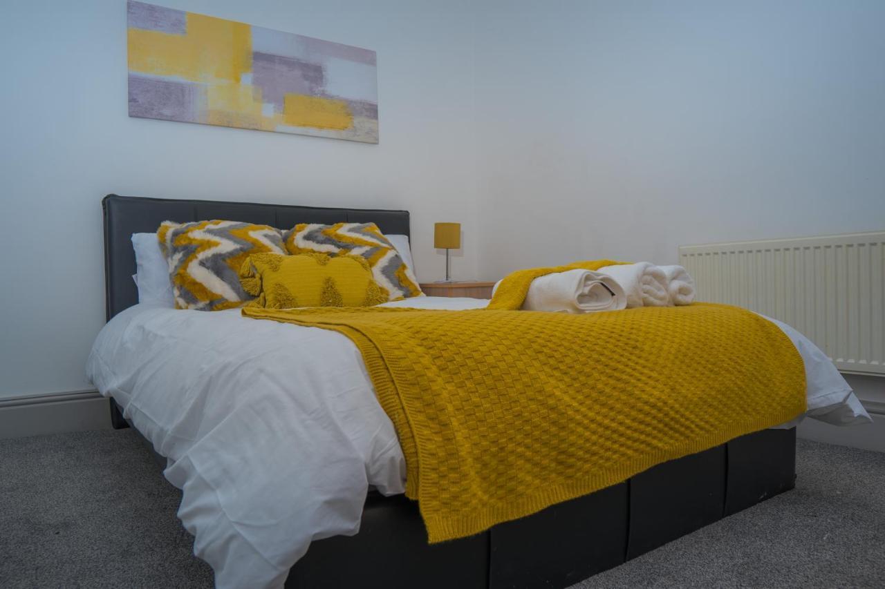 The Highfield Villa, 5 Bedrooms, Northampton Centre, Sleeps 10 Экстерьер фото